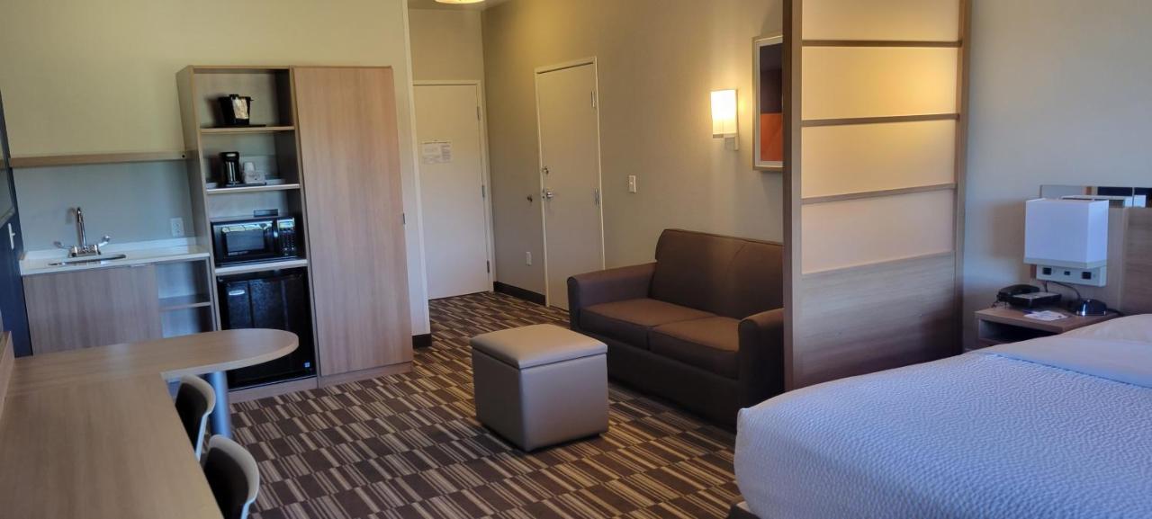 Microtel Inn & Suites By Wyndham Fountain Fort Carson Buitenkant foto