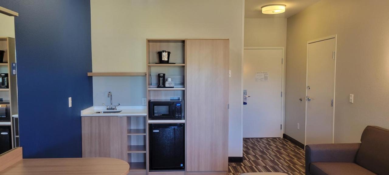 Microtel Inn & Suites By Wyndham Fountain Fort Carson Buitenkant foto